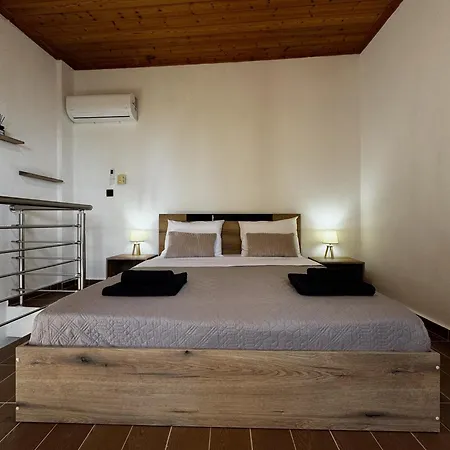 Del Vino * Mikros Prinos